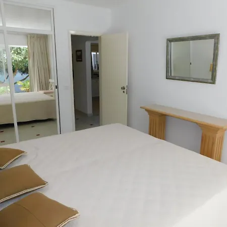 Perola Meia לאגוּ‏ש